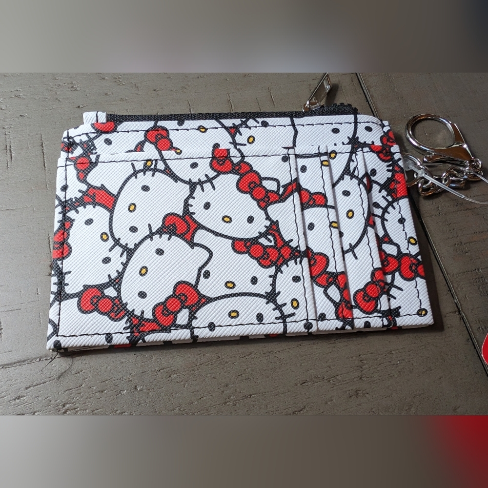 📢 Just In.....Hello Kitty Wallet Keychain